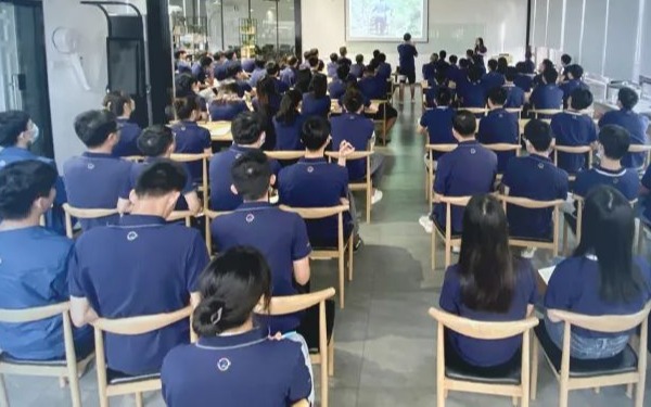 【智慧分享日第2期】保持危机意识，持续变革，不懈奋斗！